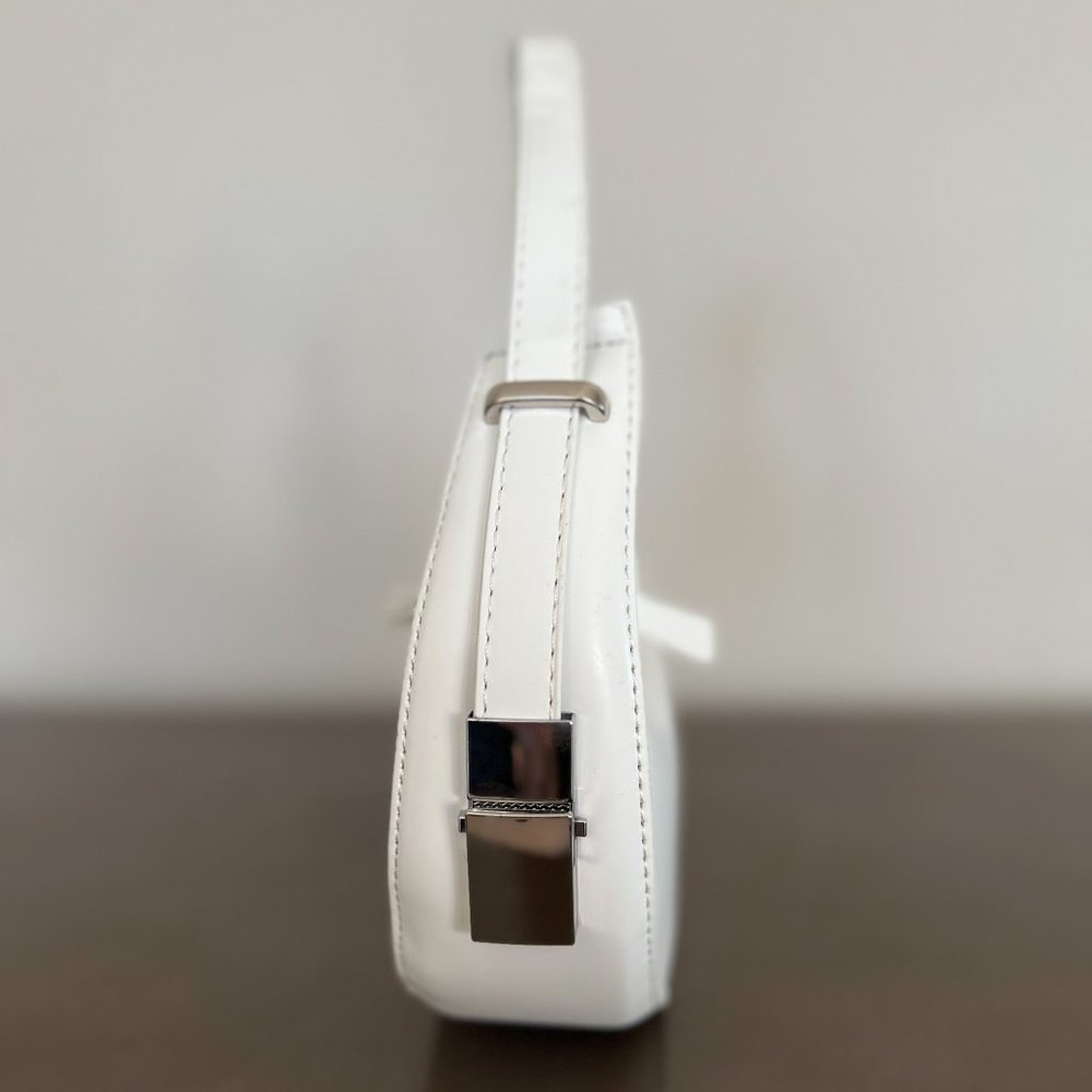 🌸3/$15🌸 White Baguette Bag - Picture 8 of 9